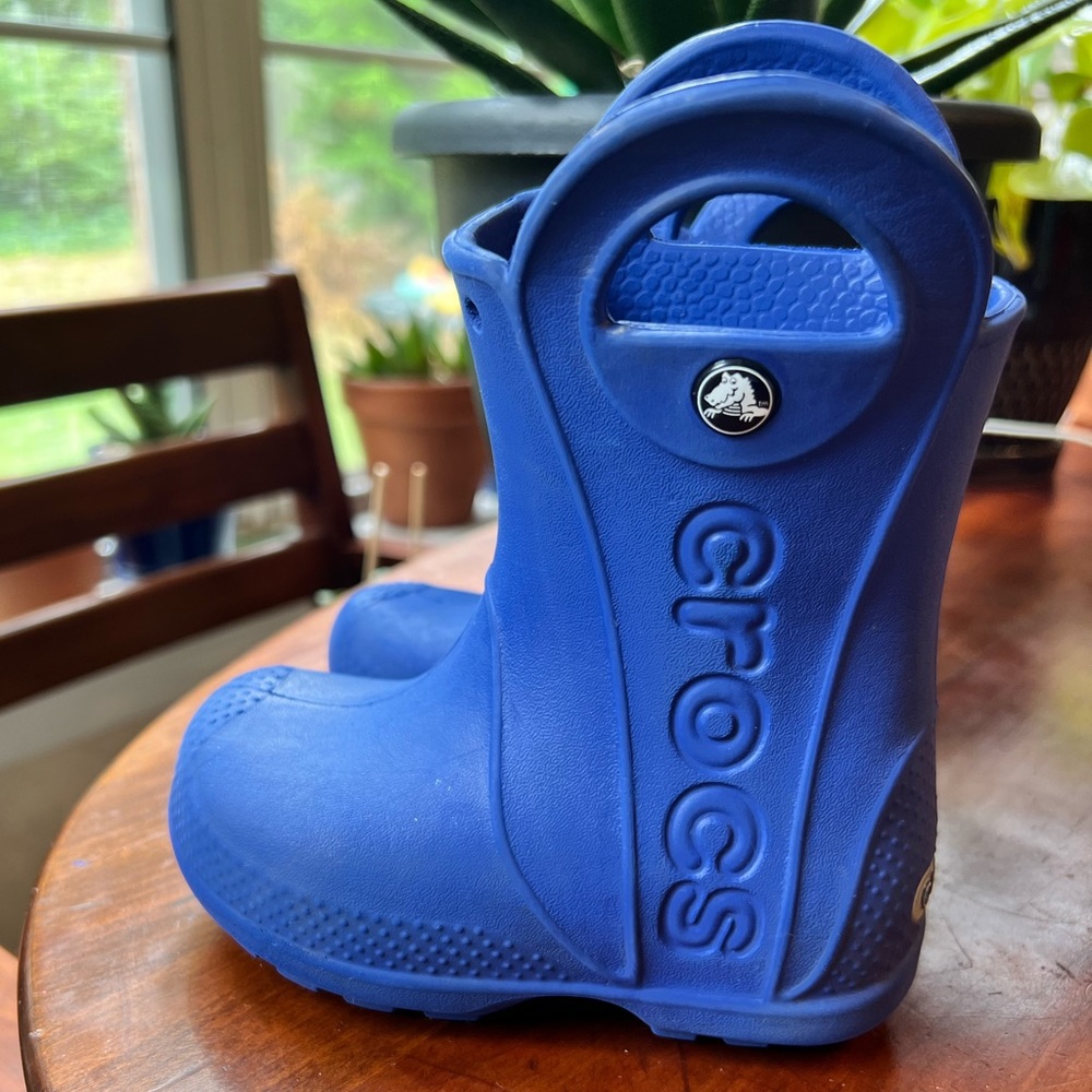 CROCS Kids' Handle It Rain Boots, Cerulean Blue, Little Kids size 7